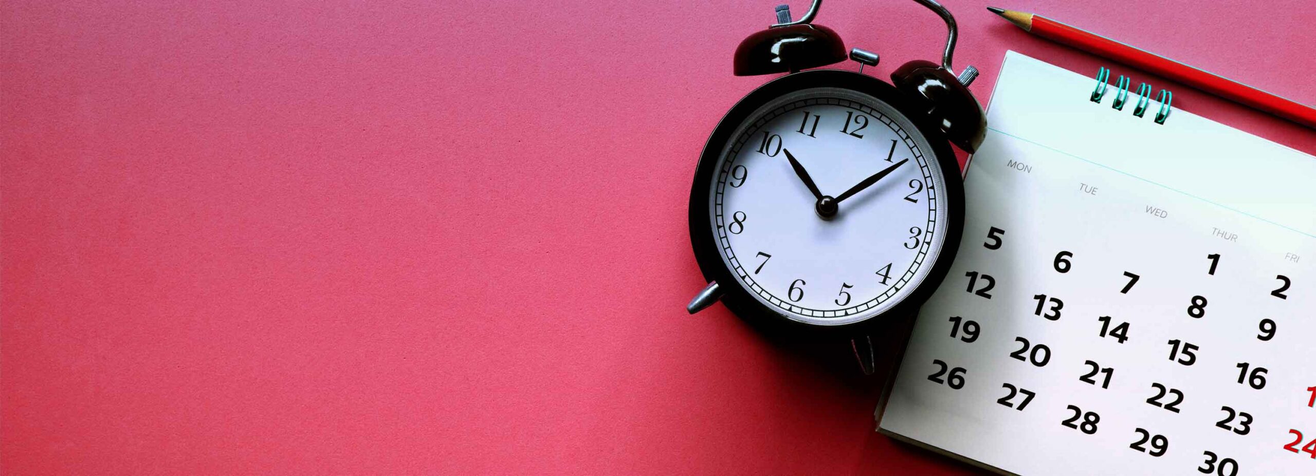 horloge et calendrier pour symboliser la durée de la garantie constructeur