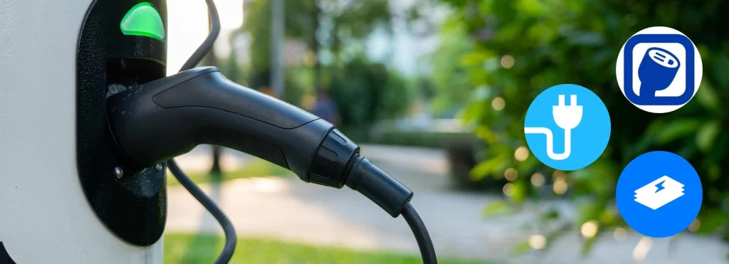 Voiture électrique branchée sur une borne de recharge